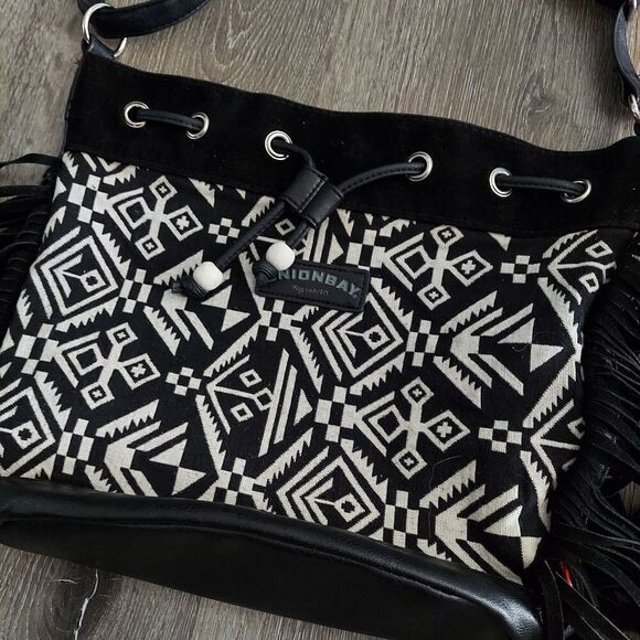 Union Bay Fringe Crossbody Bag Black & White Aztec Boho Fabric & Faux Leather - Picture 2 of 5